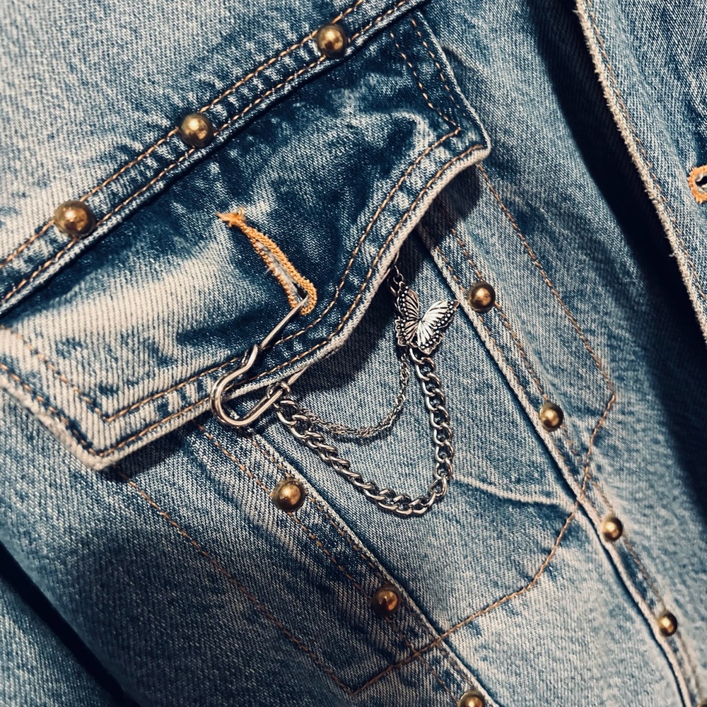 Universal Thread Men's Studded Blue Denim Jacket - Picture 3 of 6